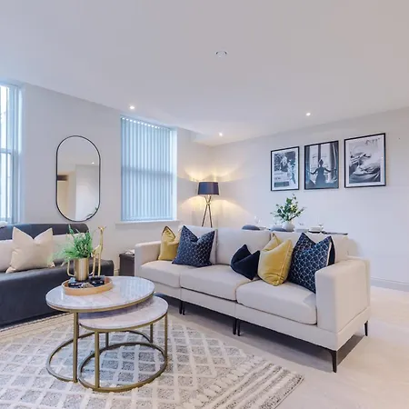 Designer In Leeds Sleeps 5