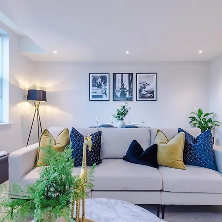 Designer In Leeds Sleeps 5 * Leeds (West Yorkshire)
