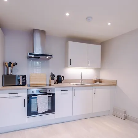 Designer In Leeds Sleeps 5 *