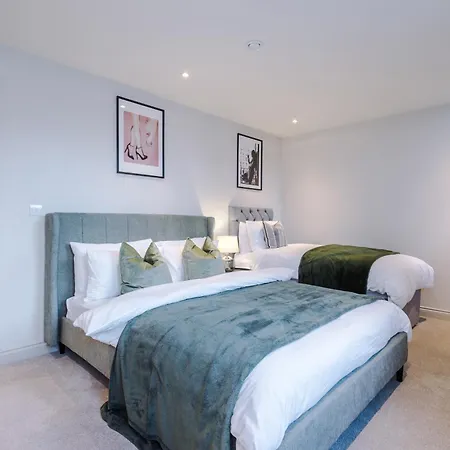 Designer In Leeds Sleeps 5