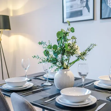 Modern & Stylish In Sleeps 5 By Purestay Апартаменты *