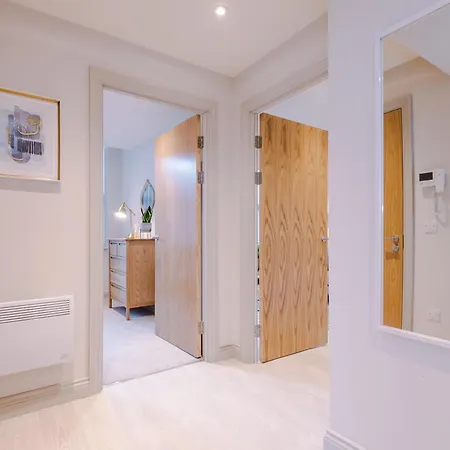 דירה Modern & Stylish In Sleeps 5 By Purestay לידס