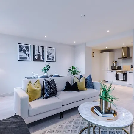 Modern & Stylish In Sleeps 5 By Purestay לידס