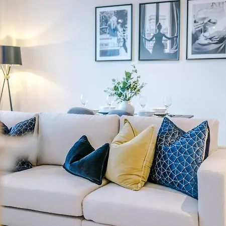 Modern & Stylish In Sleeps 5 By Purestay *