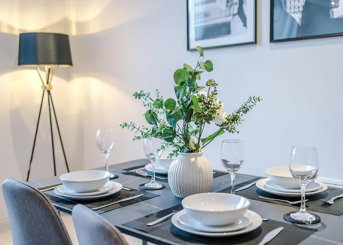 Modern & Stylish In Sleeps 5 By Purestay Апартаменты *