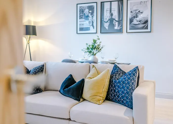 Modern & Stylish In Sleeps 5 By Purestay *