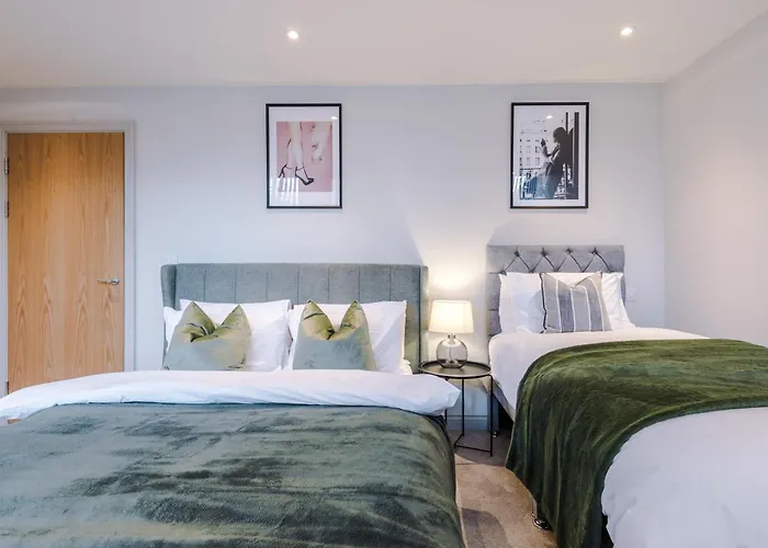 Апартаменты Modern & Stylish In Sleeps 5 By Purestay